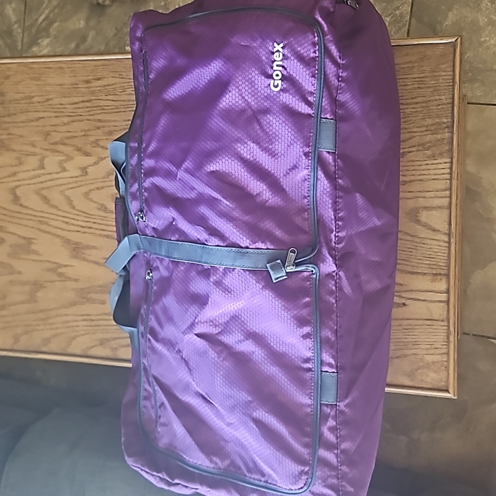 Gonex Large Lightweight Travel Duffle Bag Packable Weekender Camping Bag- Purple